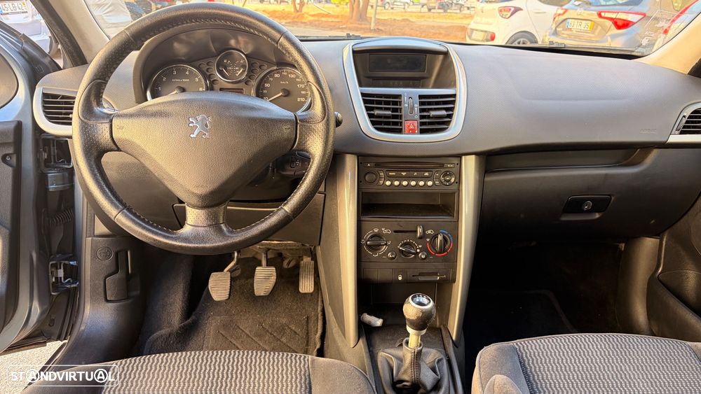 Peugeot 207 - 8