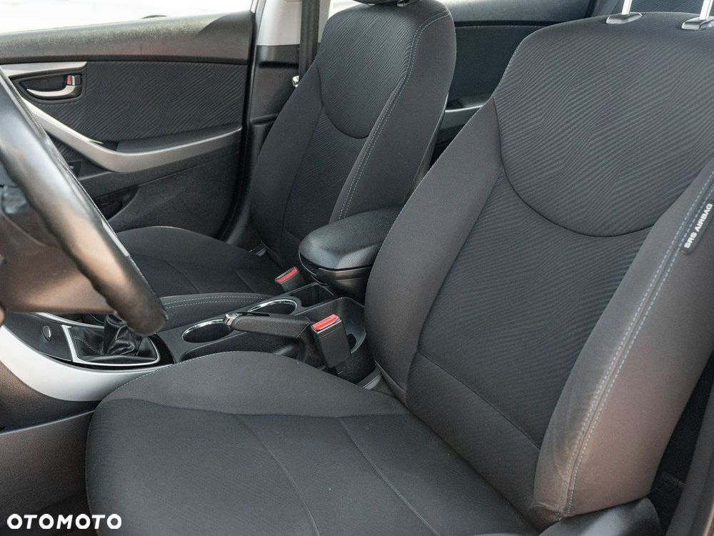 Hyundai Elantra 1.6 Classic + - 12