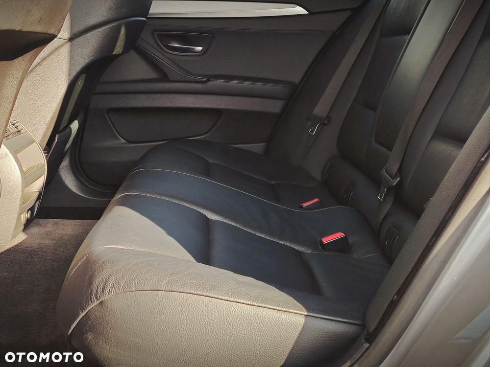 BMW Seria 5 525d - 26