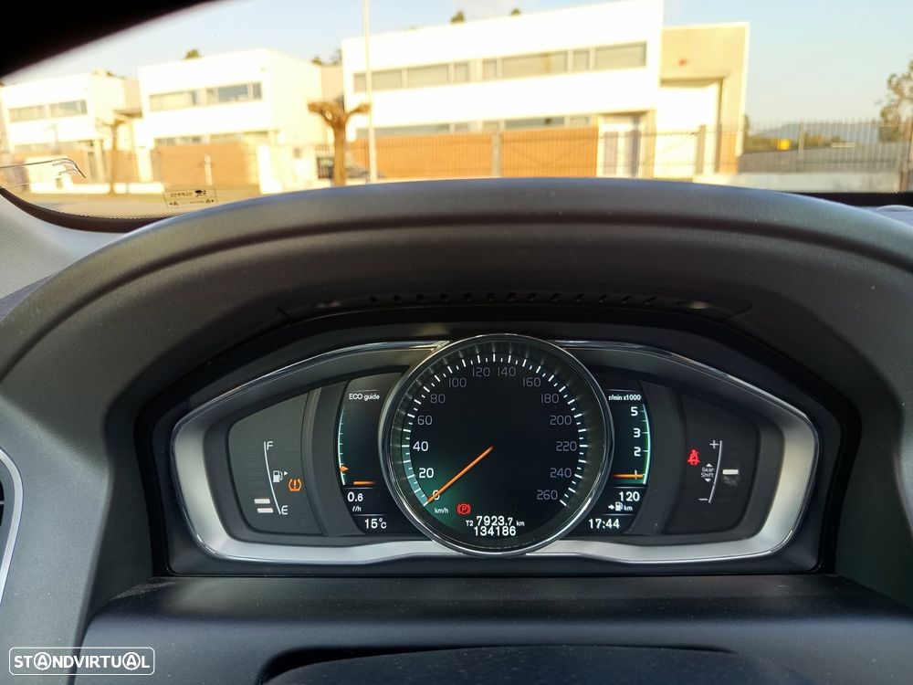 Volvo XC 60 2.0 D3 Momentum - 14