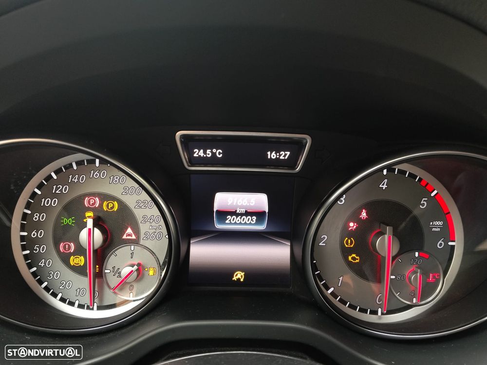 Mercedes-Benz GLA 180 - 4