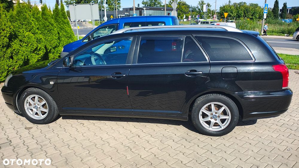 Toyota Avensis 2005 photo 2