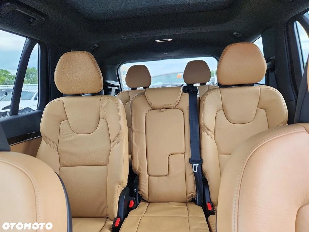 Volvo XC 90 - 9