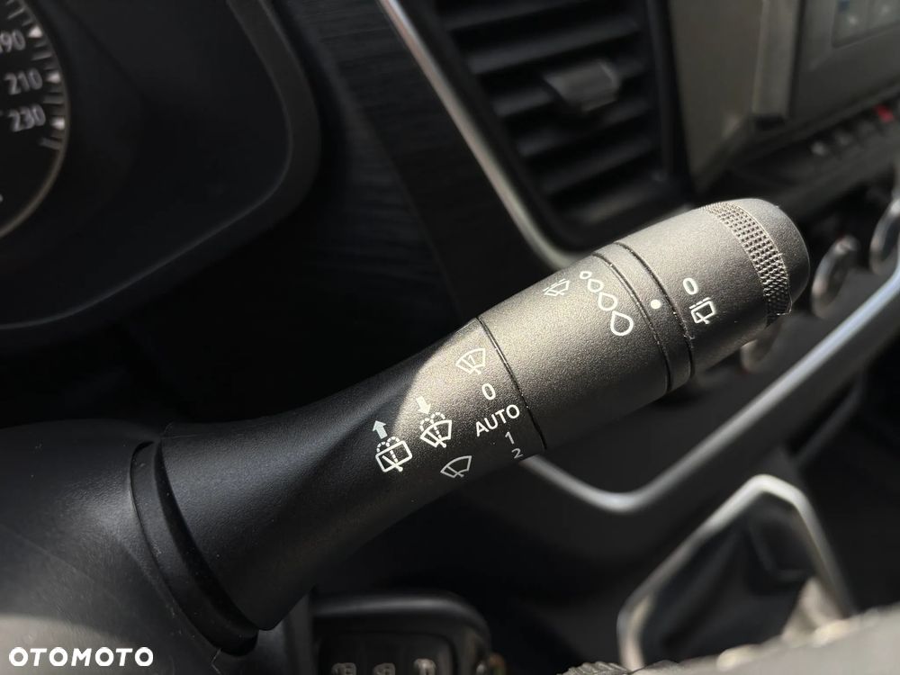 Renault Trafic 2.0 dCi - 15