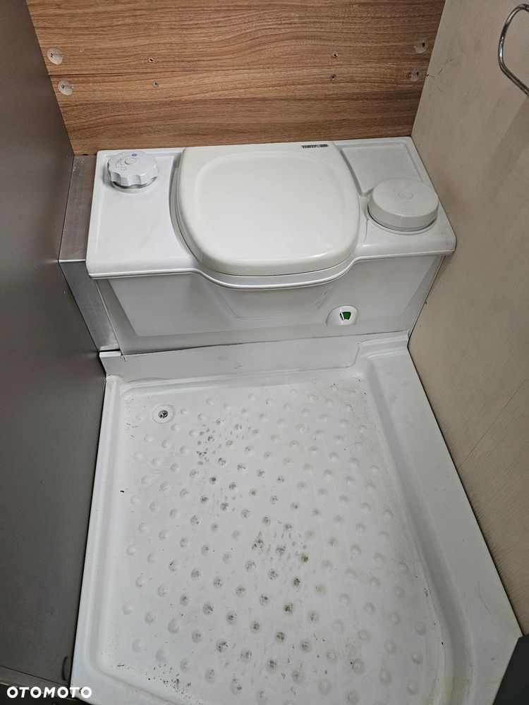 Caravelair WŁĄCZ FILMIK. DMC 1100. ŁÓŻKO MAŁŻEŃSKIE, SYPIALNIO JADALNIA. ŁAZIENKA. PIĘKNA. - 8
