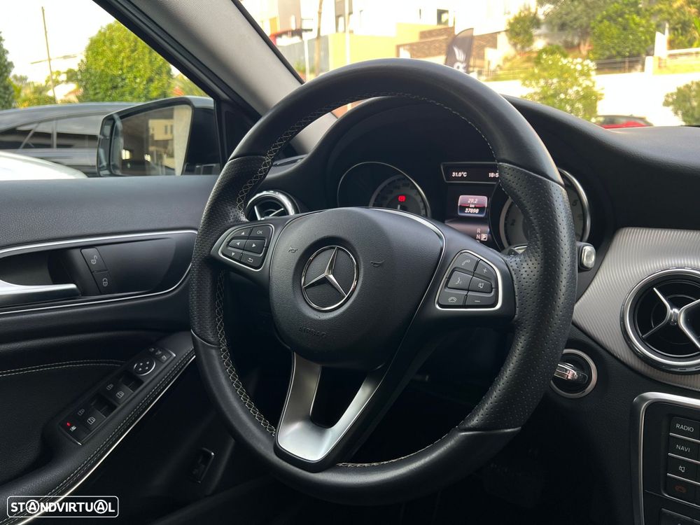 Mercedes-Benz GLA 220 d Urban 4-Matic - 23