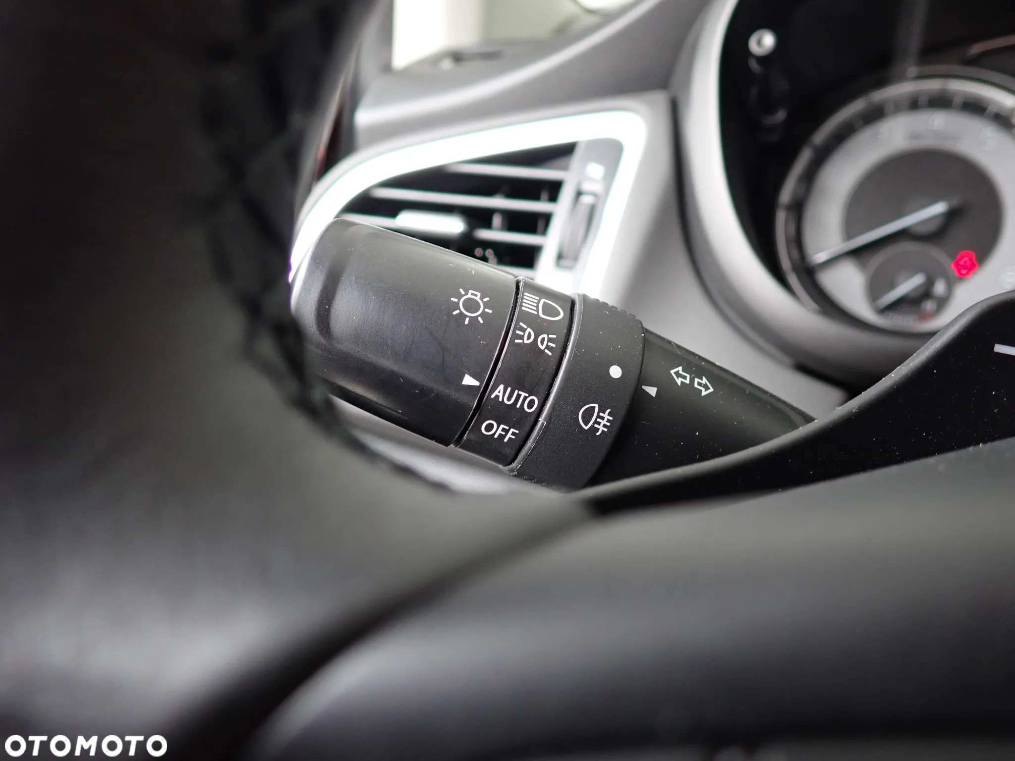 Suzuki SX4 S-Cross 1.5 DualJet Hybrid Premium AGS - 20