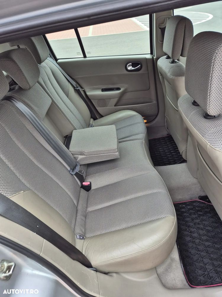 Renault Megane 1.6 Privilege - 8