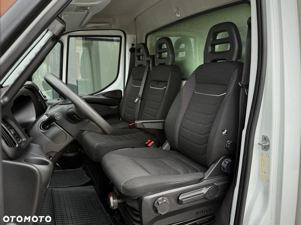 Iveco Daily 35C18 3.0 HPI 180KM / 2023 Rok Produkcji / Kontener 4,7m + Winda 750KG / Automat Hi-Matic / ZAREJESTROWANY W PL - 29