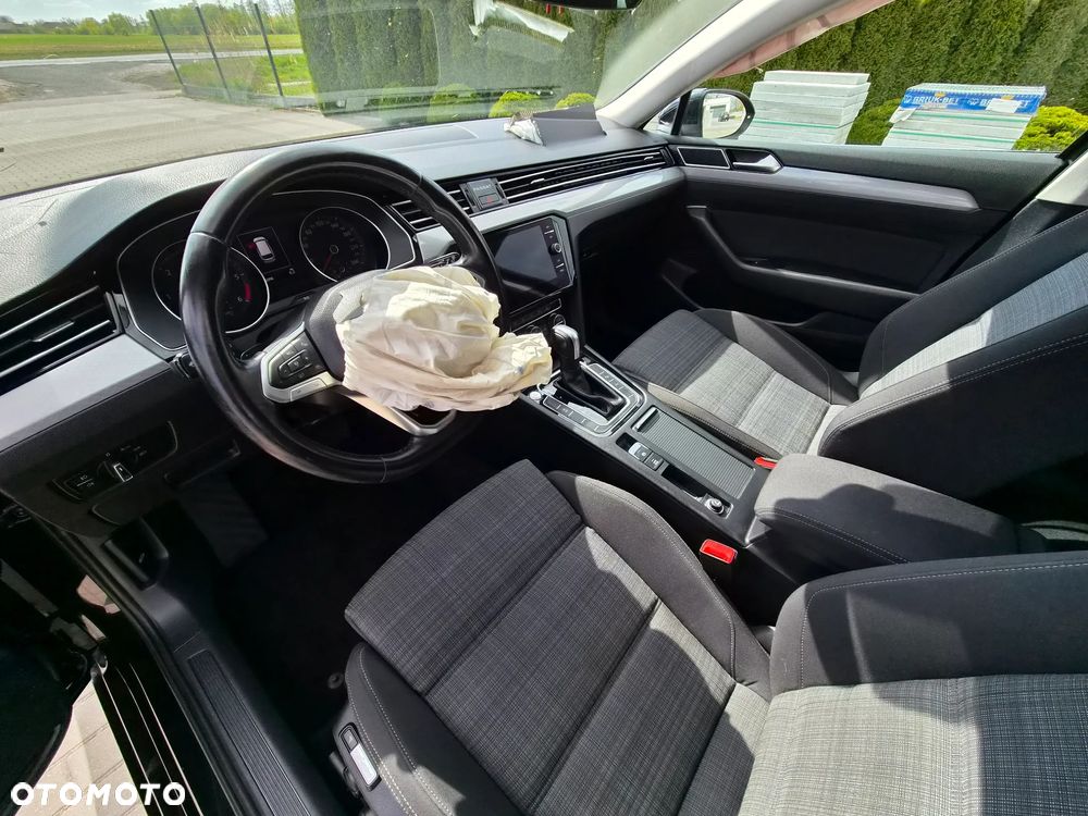 Volkswagen Passat 2.0 TDI SCR DSG Business - 11