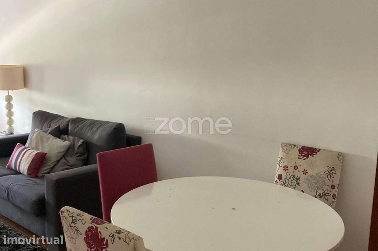 Arrendamento | Apartamento T2 Remodelado na Rua Elísio de Moura - Grande imagem: 5/15