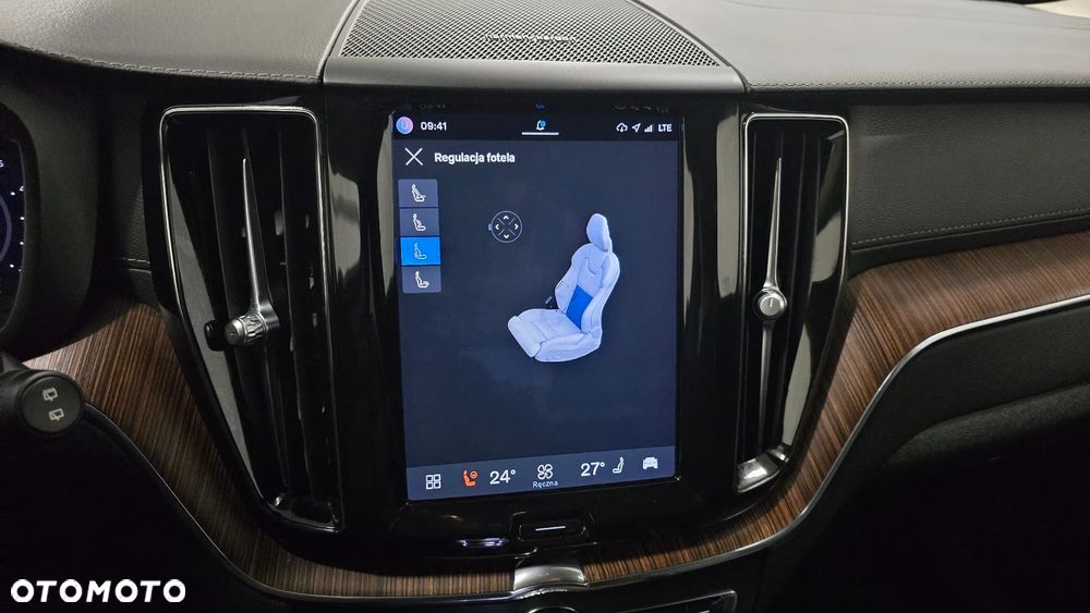 Volvo XC 60 B4 D AWD Plus Dark - 28