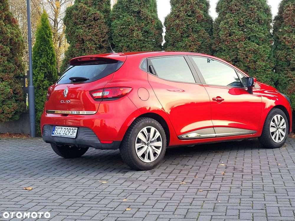 Renault Clio 1.2 16V 75 LIMITED - 11