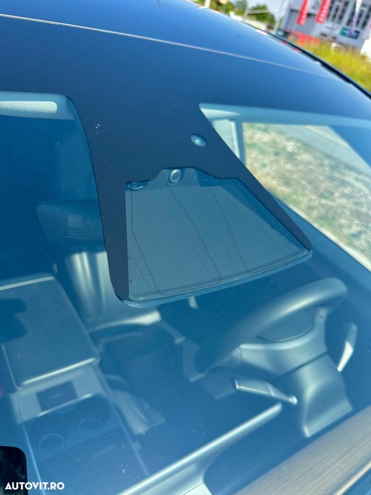 Tesla Model Y - 17