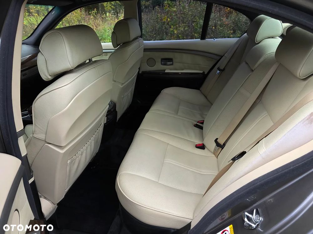 BMW Seria 7 - 28