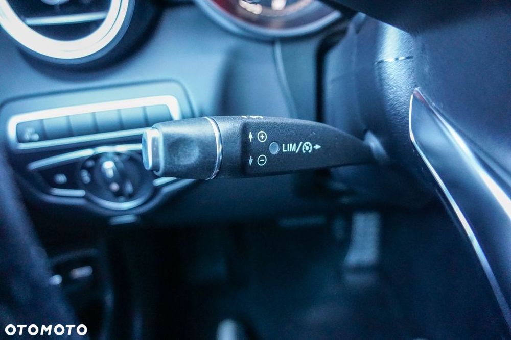 Mercedes-Benz GLC 250 4Matic 9G-TRONIC AMG Line - 15