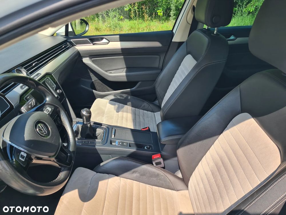 Volkswagen Passat - 11