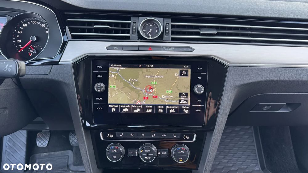 Volkswagen Passat 1.8 TSI BMT Highline - 33