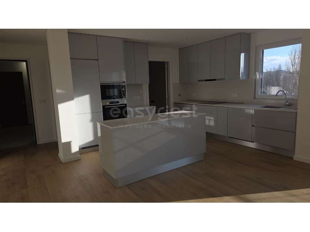 Apartamento T3 com Acabamentos de Excelência e Localização Central ... - Grande imagem: 3/21