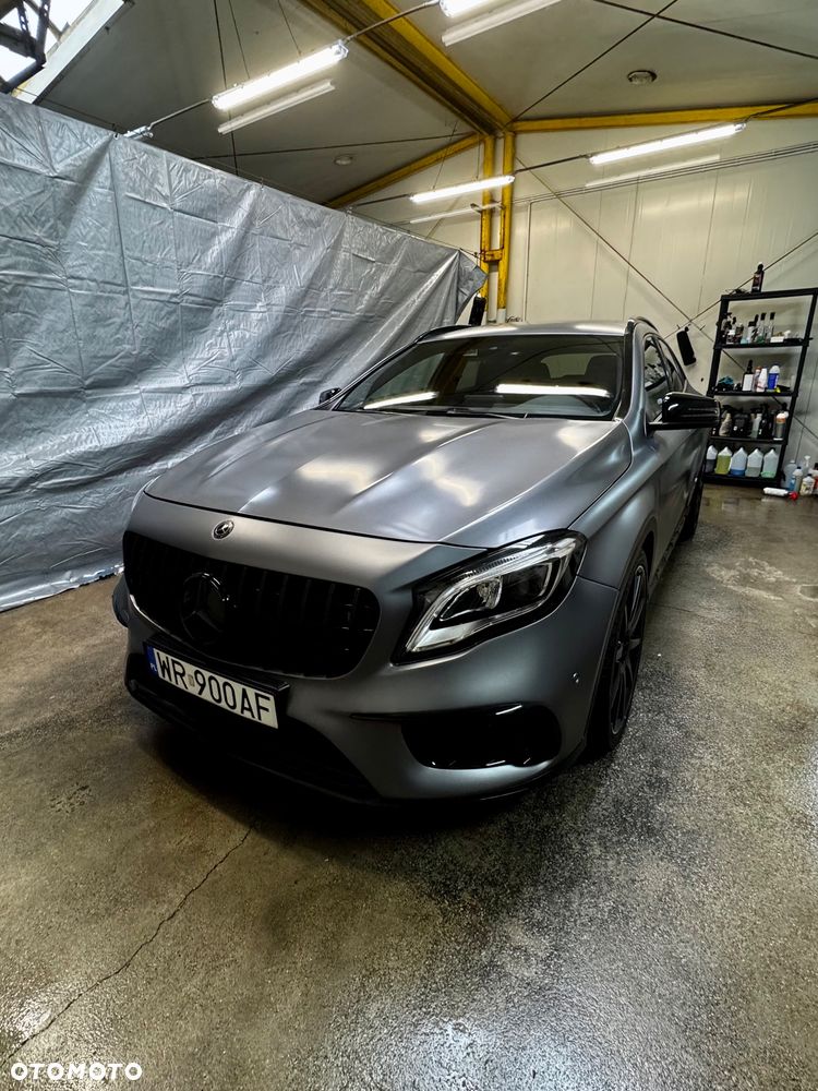 Mercedes-Benz GLA - 1