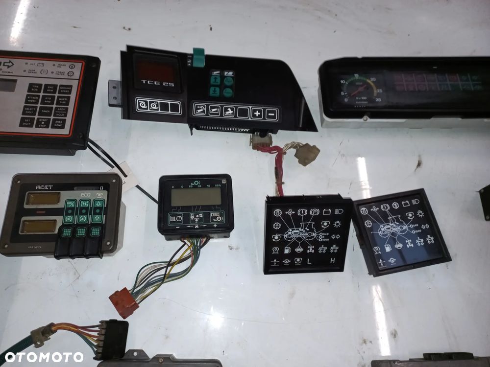 Srerownik skrzynin biegów,jazdy,komputer,licznik,zegar,prędkościomierz, ehr, S1X-11,sauer danfos,464030010,B830-330-180,G199860101020,TCE25,7700065375C,82008153,4564,3388670,M01A,datatronic,0.021.5490.4,3797689H95,A-0540G03D,3791700 h03,re70836,r917010035,ts135,al154758,67hk102,82032694,edc,a-0605g03k,0.010.4069.4, 1248275510,230599a4,1-40-558-1001,moduł,1987585c,1964762c2,1964778c1,04213097,sagem v7,5 ,2098aa,7700030821, 0538201009,007,bosch,auto5,case,sdf,same,deutz,bobcat,merlo.lamborghini,hurlimann, - 9