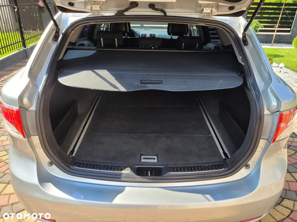 Toyota Avensis 1.8 Sol - 13