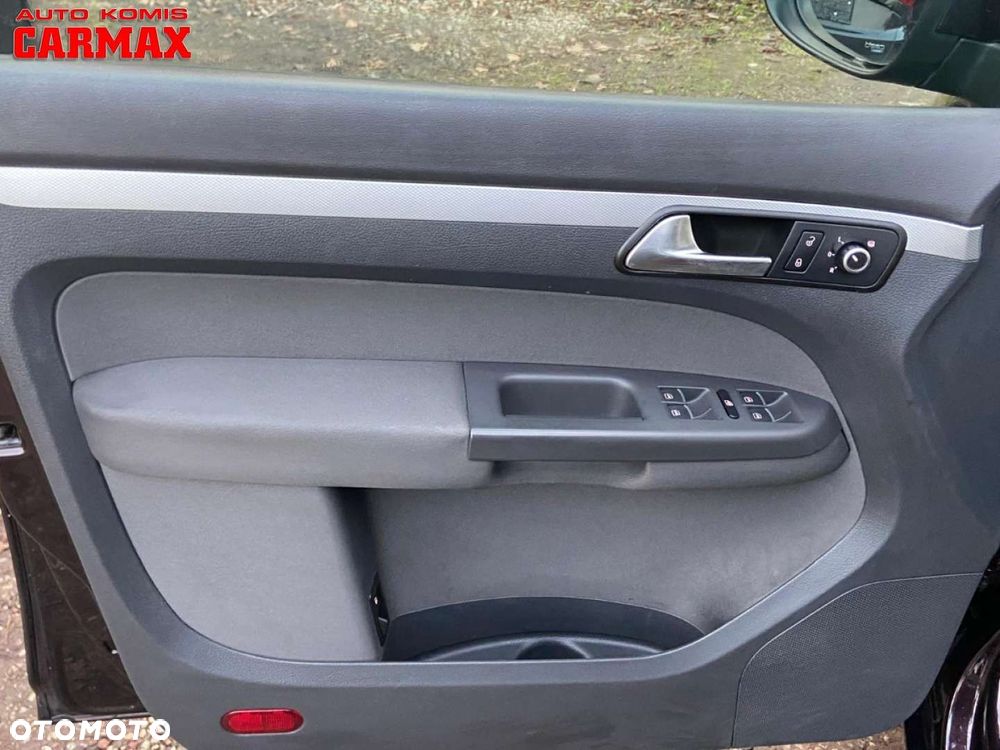 Volkswagen Touran - 23