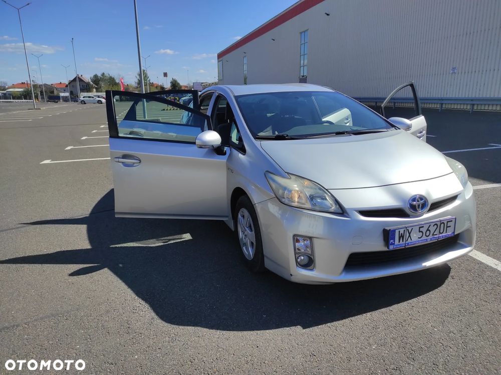 Toyota Prius (Hybrid) - 1