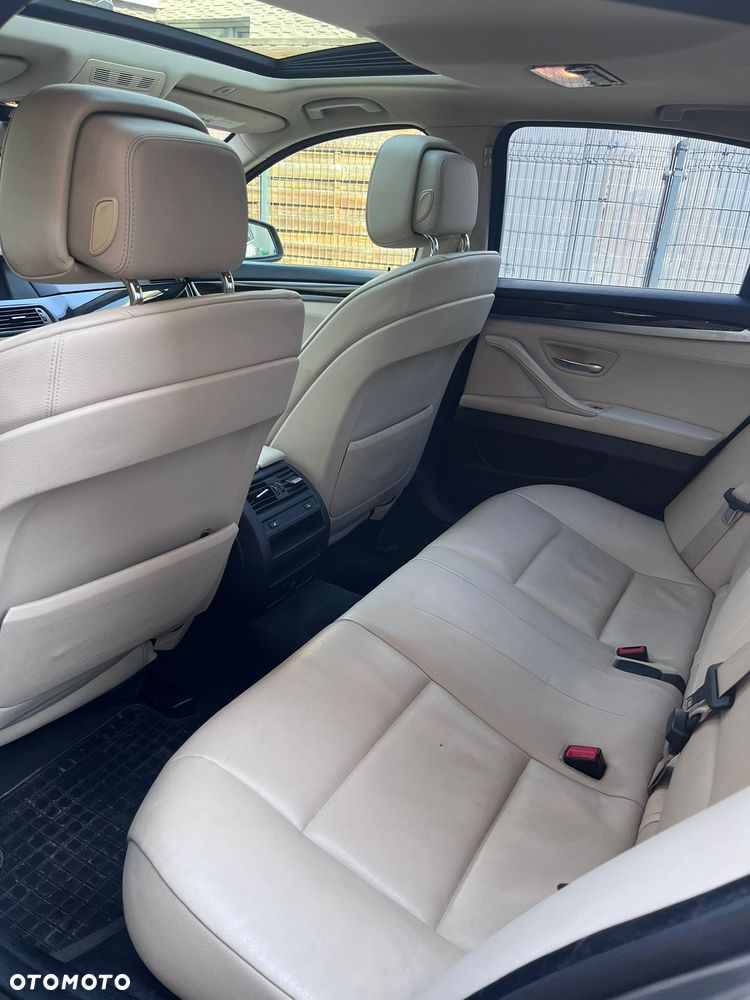 BMW Seria 5 528i xDrive Sport-Aut - 15
