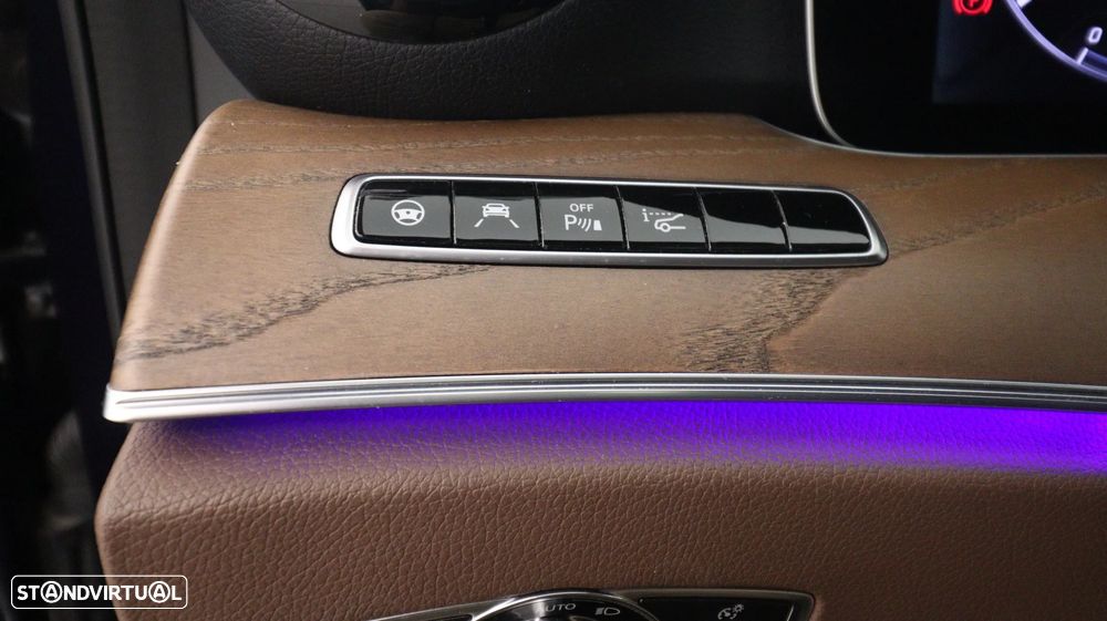 Mercedes-Benz E 220 d 4-Matic All Terrain Avantgarde - 27
