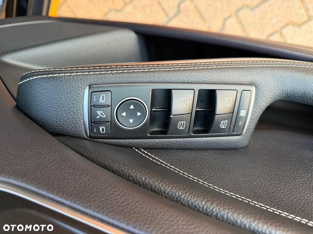 Mercedes-Benz GLA 200 7G-DCT - 14