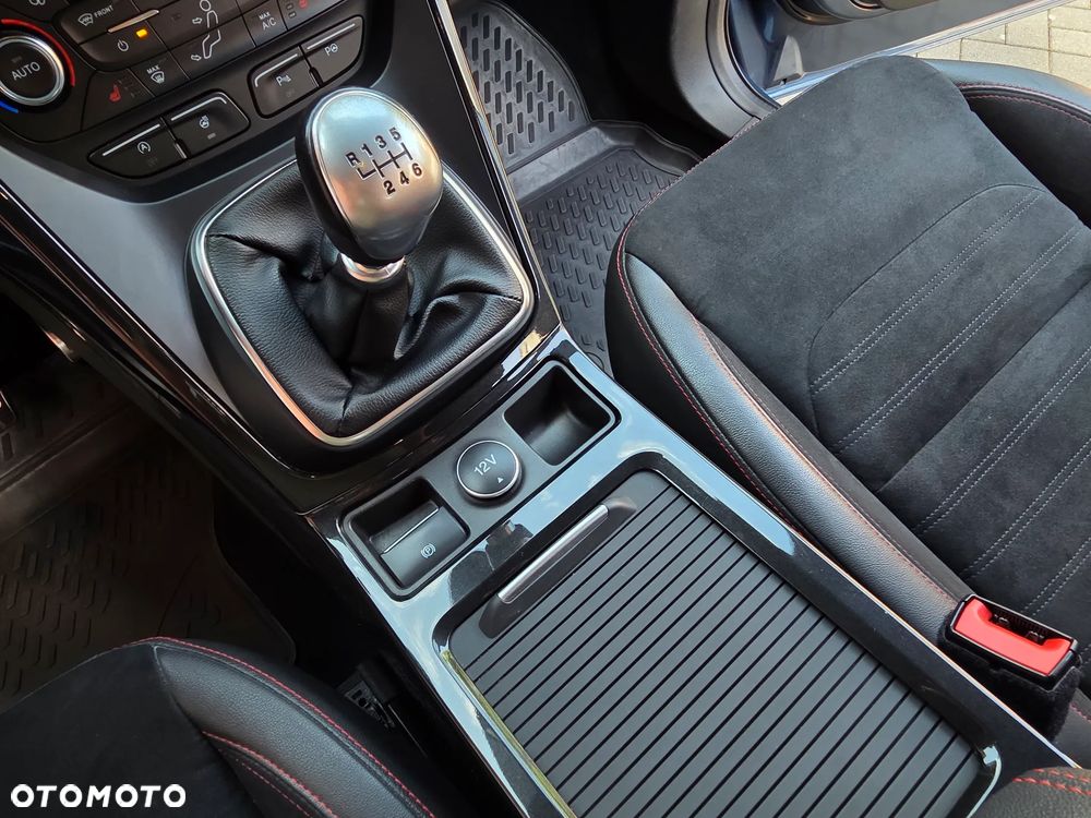 Ford Kuga 1.5 EcoBoost 2x4 ST-Line - 34