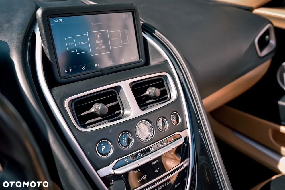 Aston Martin DB11 - 36