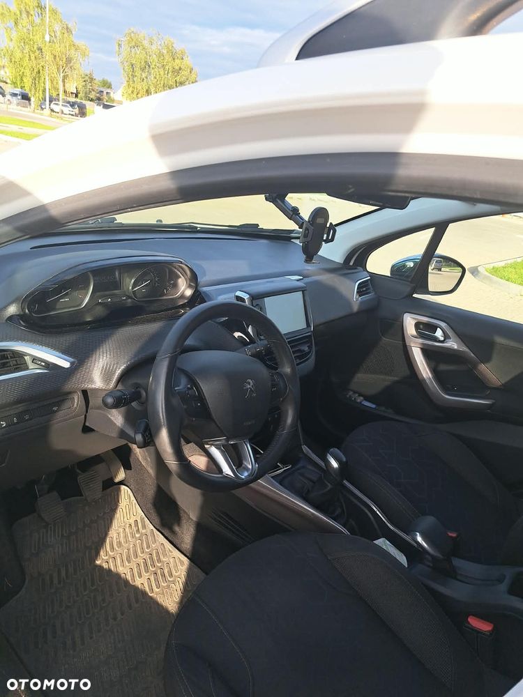 Peugeot 2008 1.2 Pure Tech Style S&S - 5