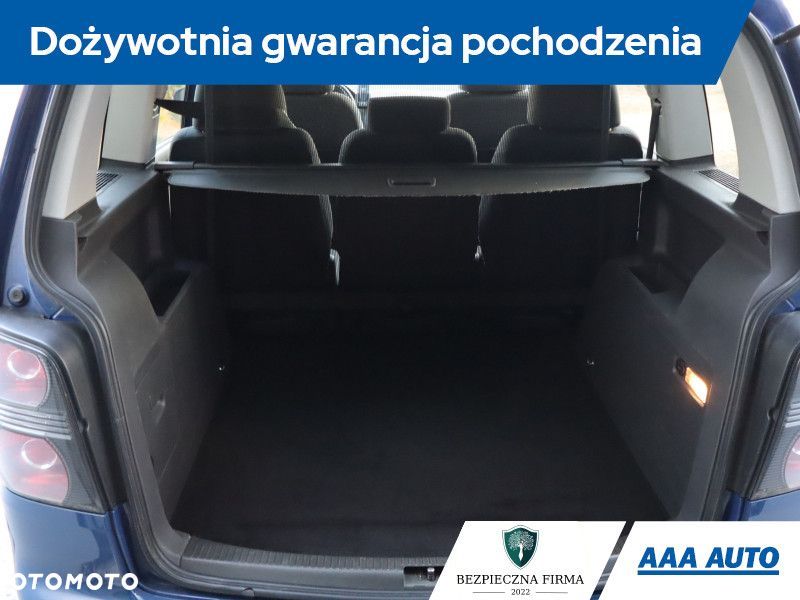 Volkswagen Touran - 12