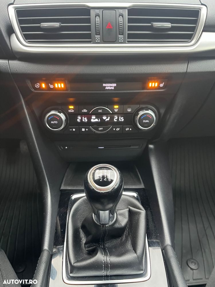 Mazda 3 G120 Attraction - 23
