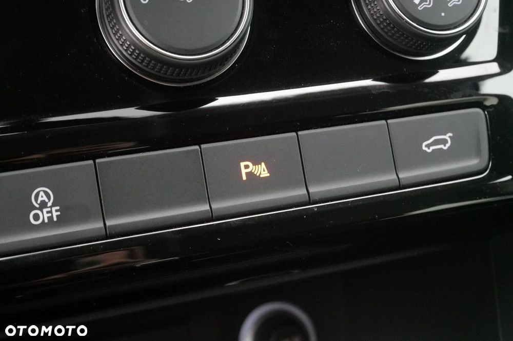 Volkswagen Touran - 19