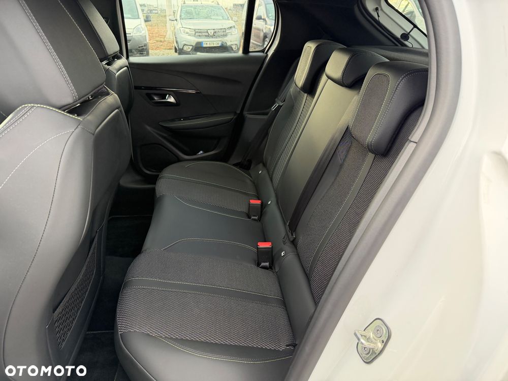 Peugeot 208 1.2 mHEV GT - 10