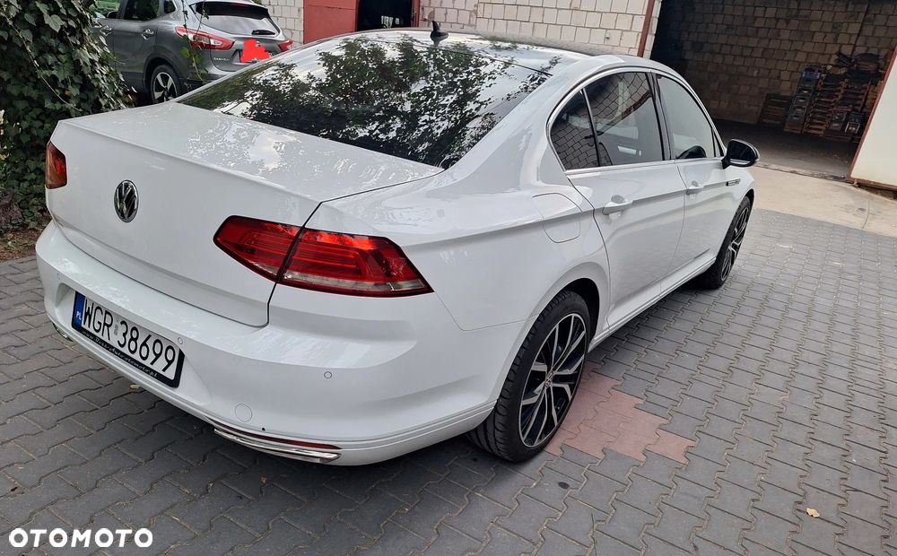 Volkswagen Passat - 2