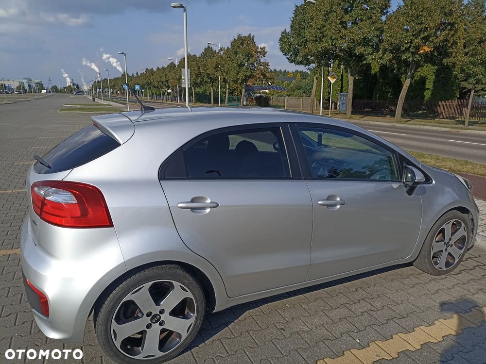 Kia Rio 1.4 crdi XL - 3