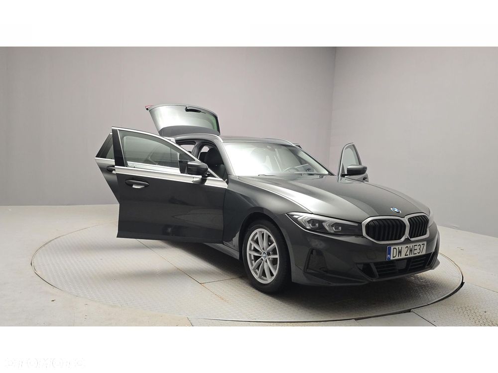 BMW Seria 3 320d xDrive mHEV - 14