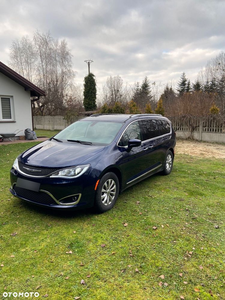 Chrysler Pacifica - 1