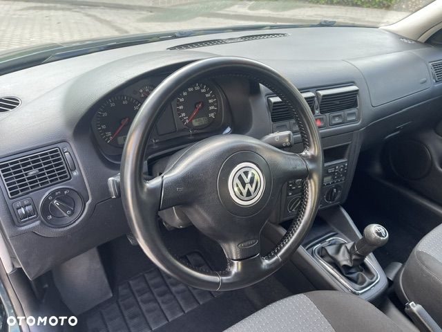 Volkswagen Golf - 22