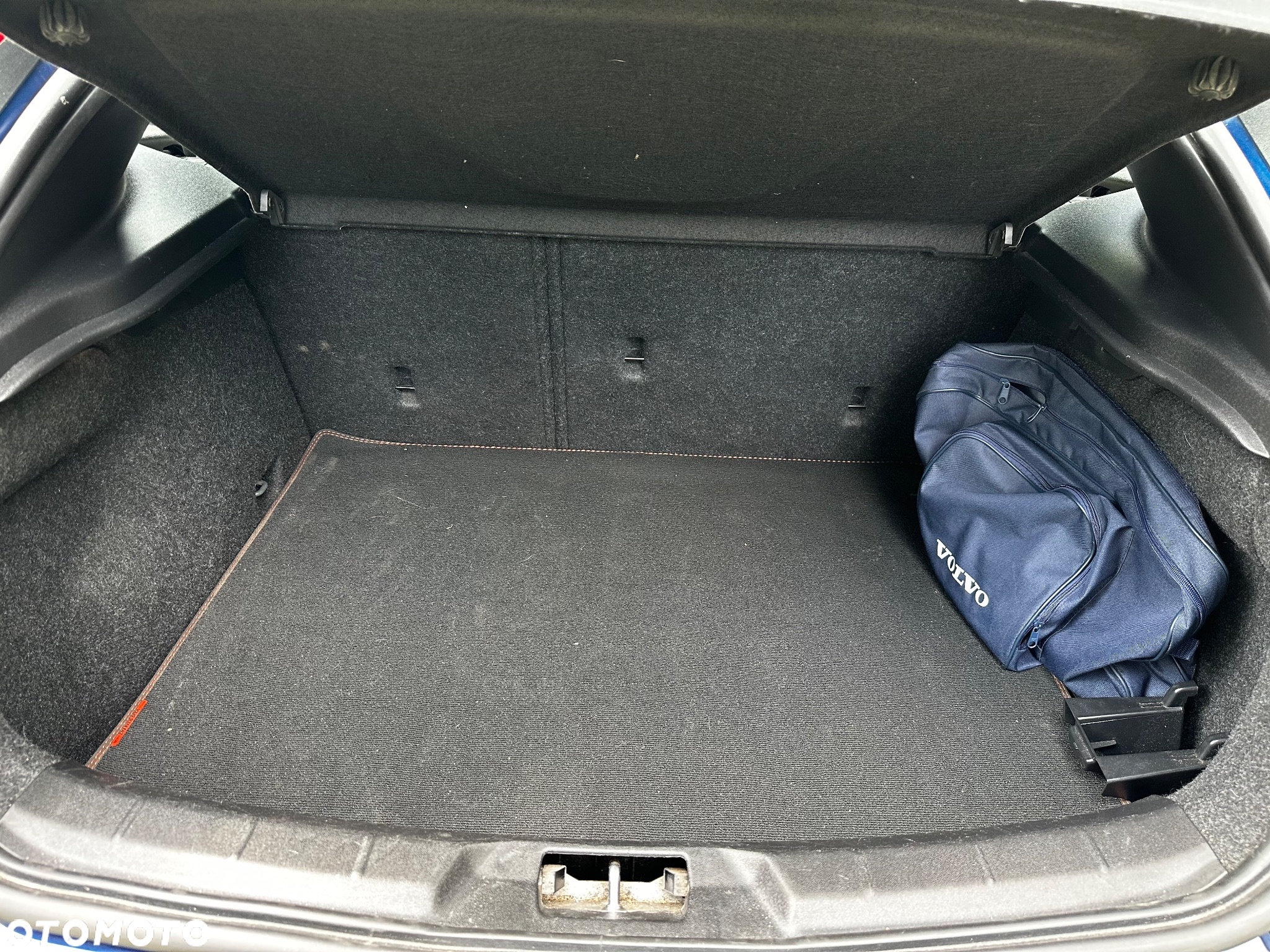 Volvo V40 Cross Country - 9