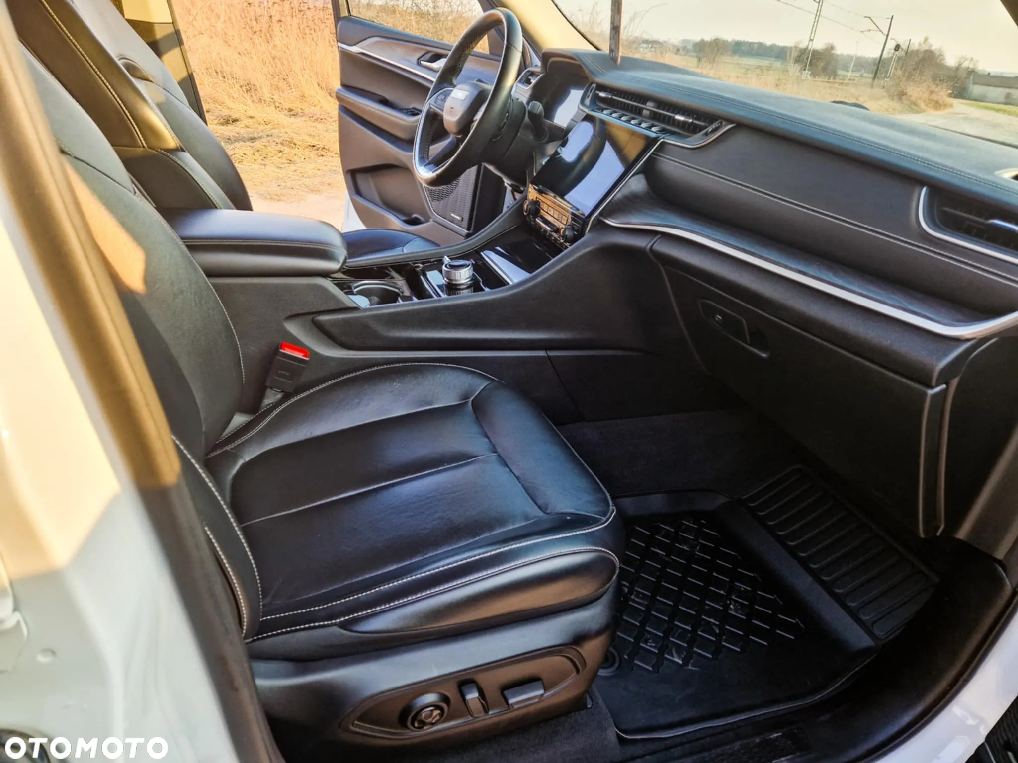 Jeep Grand Cherokee - 19