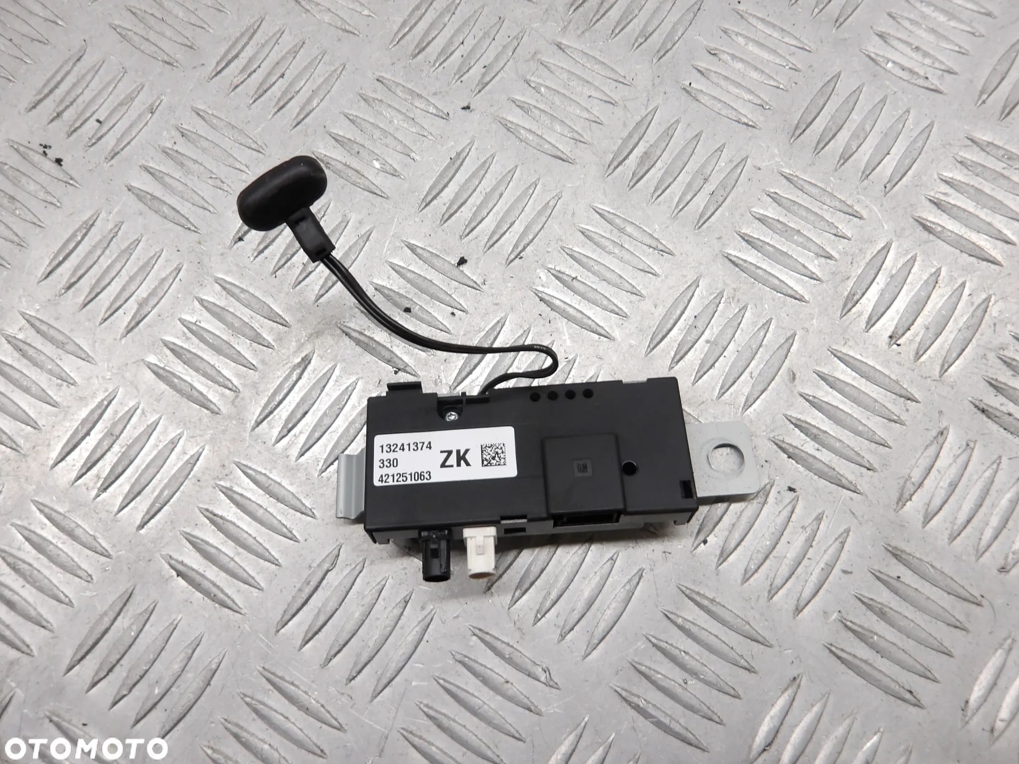 OPEL ASTRA IV J 1.3CDTI HB 09-12 WZMACNIACZ ANTENY 13241374 - 1