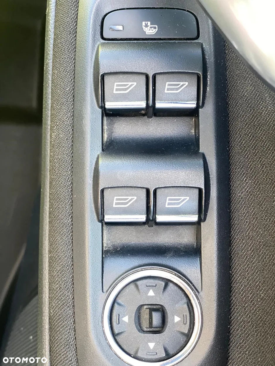 Ford S-Max 2.0 Ambiente - 18