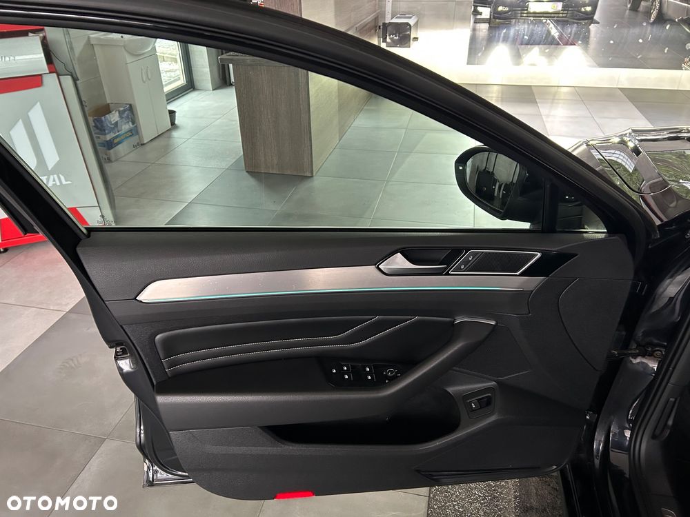 Volkswagen Passat Variant 2.0 TDI SCR Highline - 15