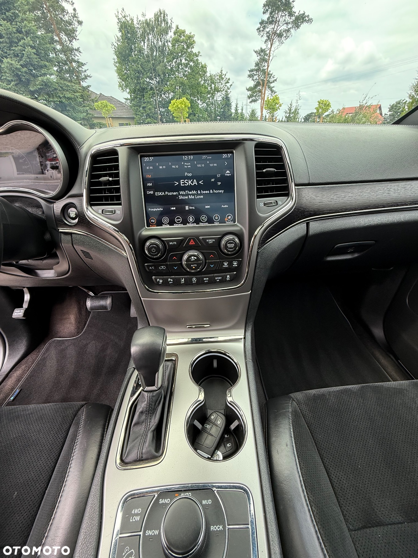 Jeep Grand Cherokee - 31