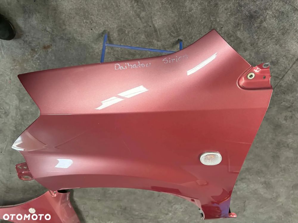 BŁOTNIK DAIHATSU SIRION - 1